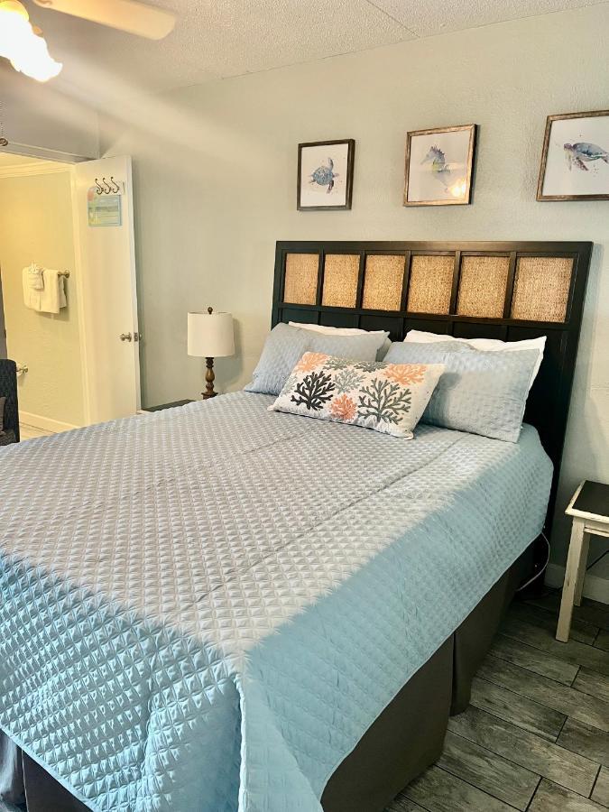 Budget Friendly Condo Perfect For A Romantic Getaway Within Walking Distance To The Beach! Галф Шорс Экстерьер фото